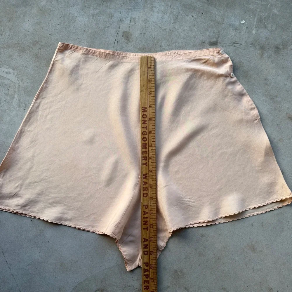 Vintage Best & Co Peach Silk Tap Pants Scalloped Lace Trim Side Button Bloomers